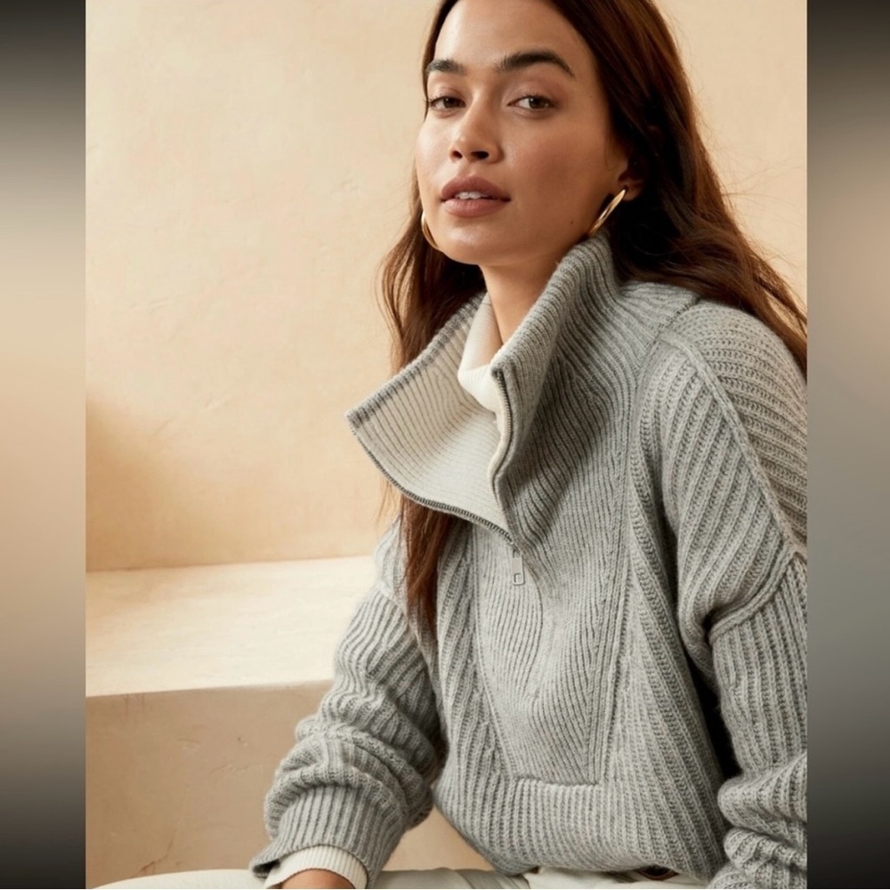 Banana Republic Gray Ribbed Sweater with Cream Collar - Picture 3 of 4